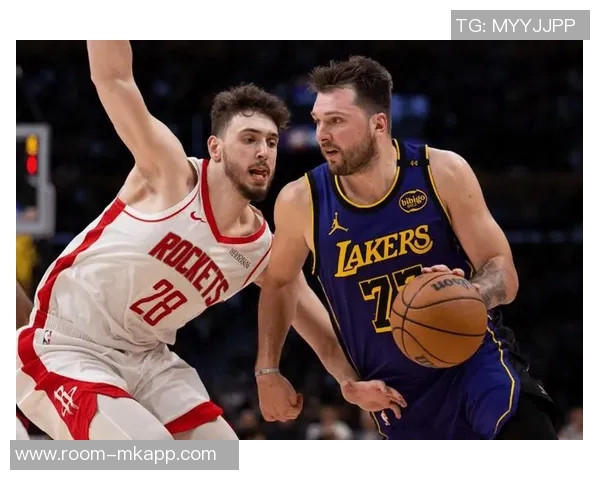 怀特闪耀全场29分钟内高效砍下30分7板9助助球队获胜